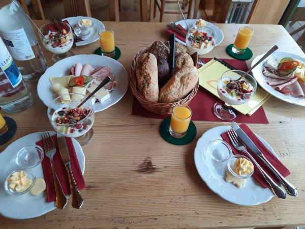 Frühstück in Zimmern ob Rottweil